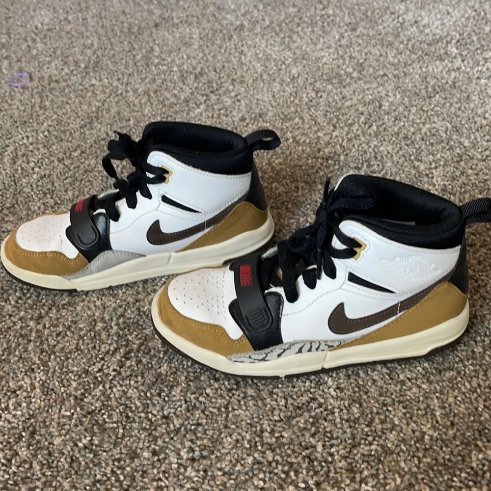 Nike Air Jordan Boys Sneakers Size 13C AT4047-102